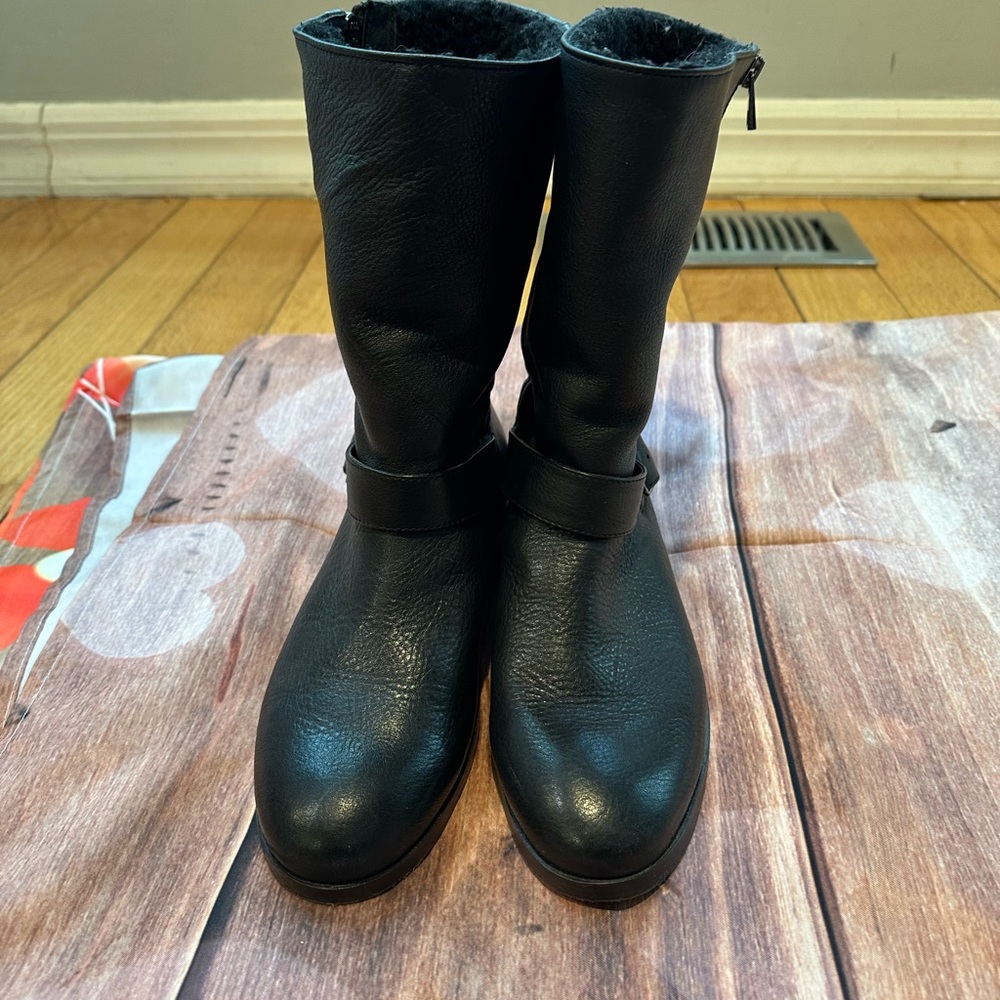 ▪️Fur lined, leather boots from Ann Taylor▪️ - Picture 2 of 7